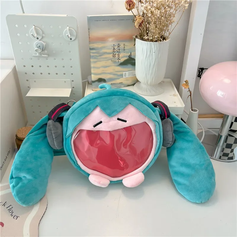 ! ! حقيبة ظهر هاتسوني ميكو لطي - مراجعة Anime Merchandise Bag وسعره
