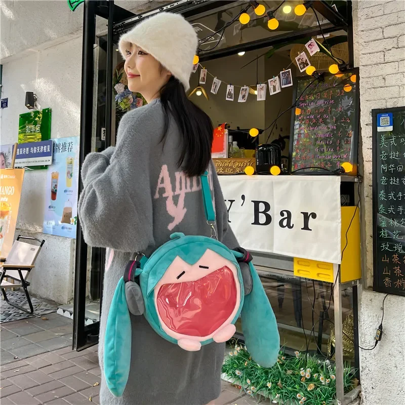 ! ! حقيبة ظهر هاتسوني ميكو لطي - مراجعة Anime Merchandise Bag وسعره